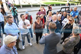 Radnici Aquane protestom ispred Gradske uprave tražili plate i ...