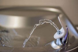 U državnim zgradama gašenje tople vode u toaletima