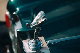 Rolls-Royce povlači dva automobila
