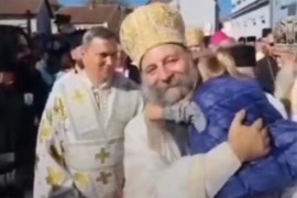 Emotivni susret patrijarha Porfirija i djevojčice u Vukovaru (VIDEO)