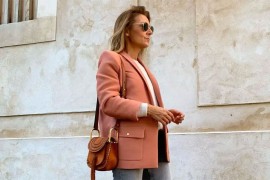Sako boje lososa jedan od top elemenata poslovne garderobe