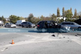 Težak udes u Sarajevu: Smrskan prednji dio BMW terenca, povrijeđena ...