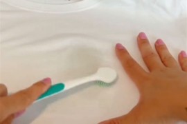 Trik za potpuno uklanjanje masnih fleka sa odjeće