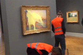 Gađali Moneovu sliku pire krompirom
