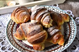 Kroasan kifle sa marmeladom