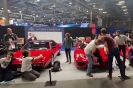 Upali na sajam automobila i zalijepili se za Ferarije