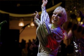 Lepa Brena u sedmoj deceniji dominira u miniću