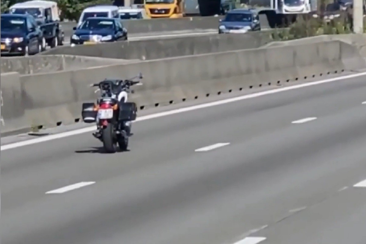 Motor u pokretu, bez vozača, ostaje misterija
