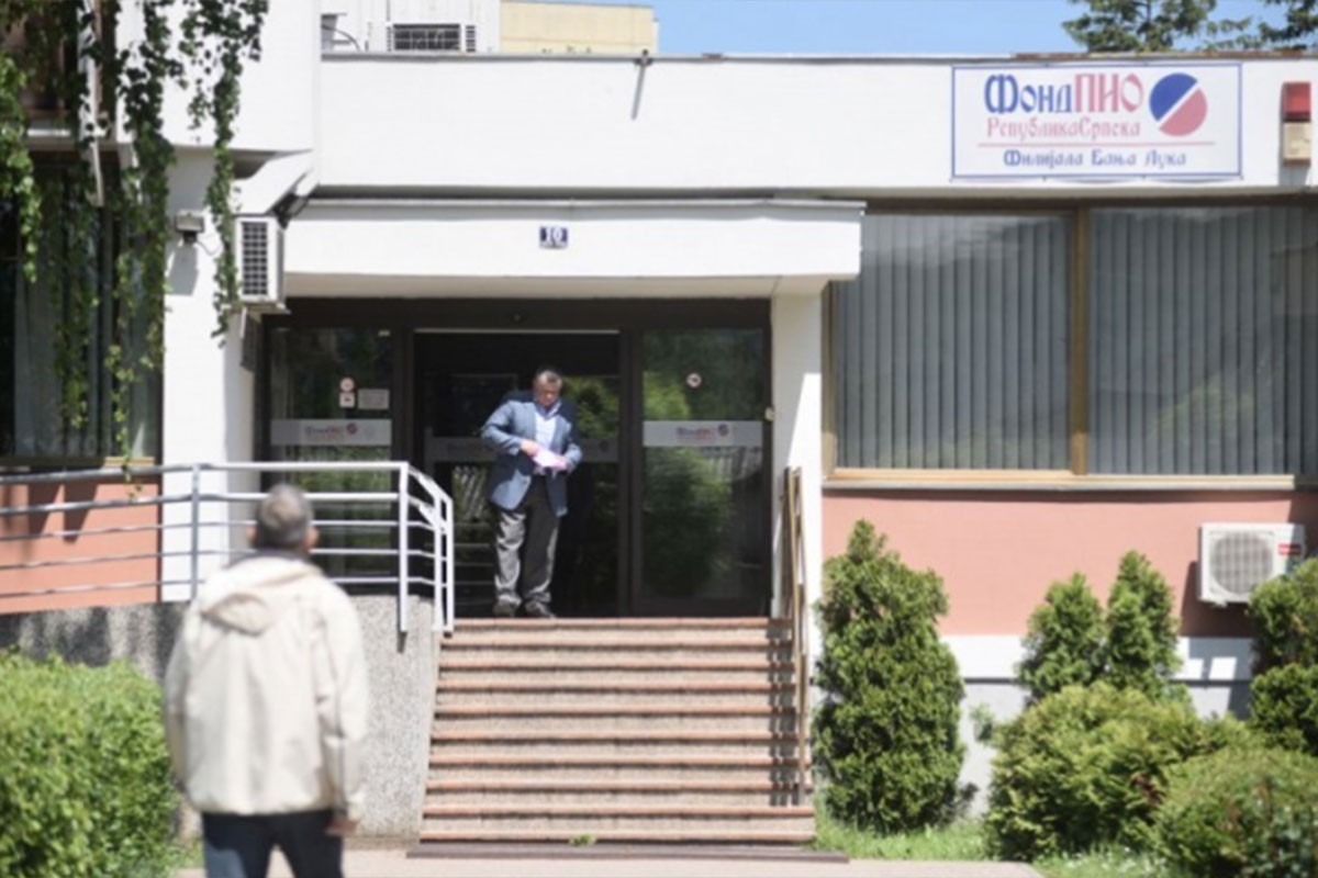 Fond PIO: Poziv za dostavljanje potvrda o redovnom školovanju