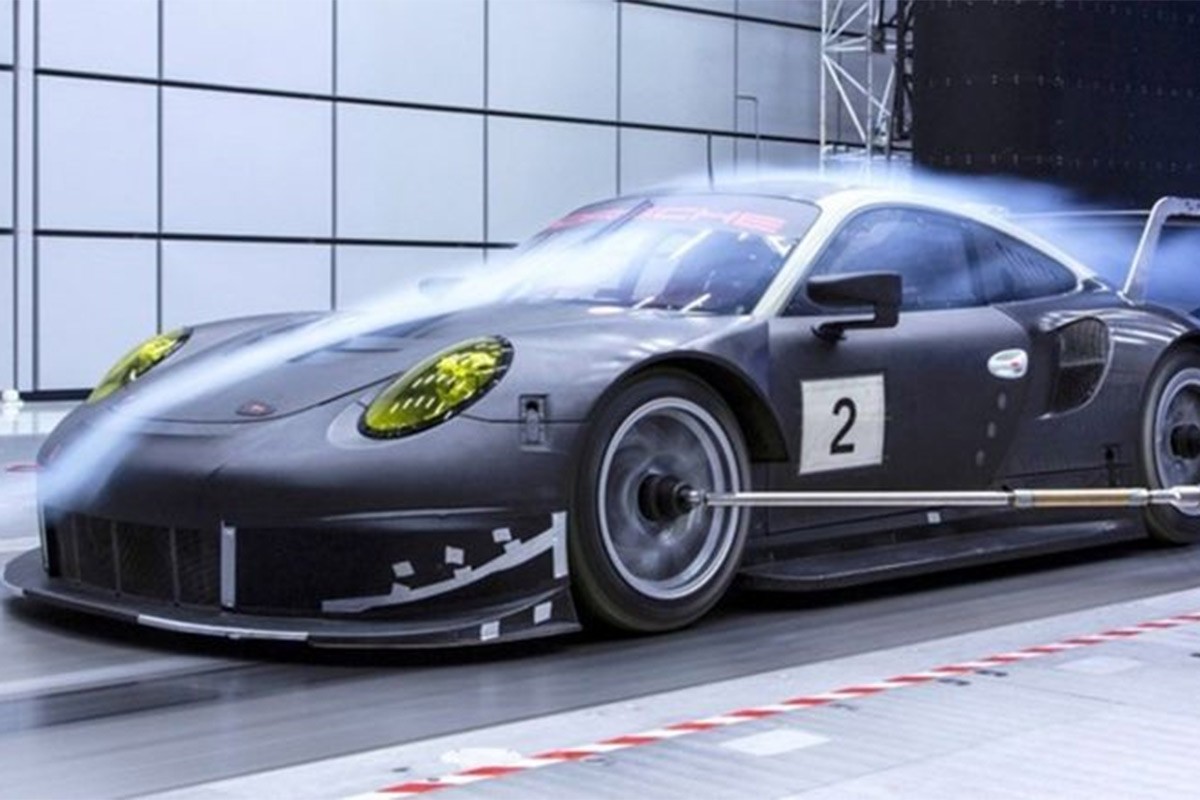 Porsche radi na automobilu koji vibrira