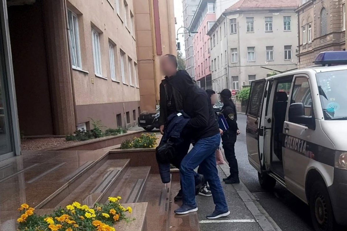 FUP uhapsio pet policajaca