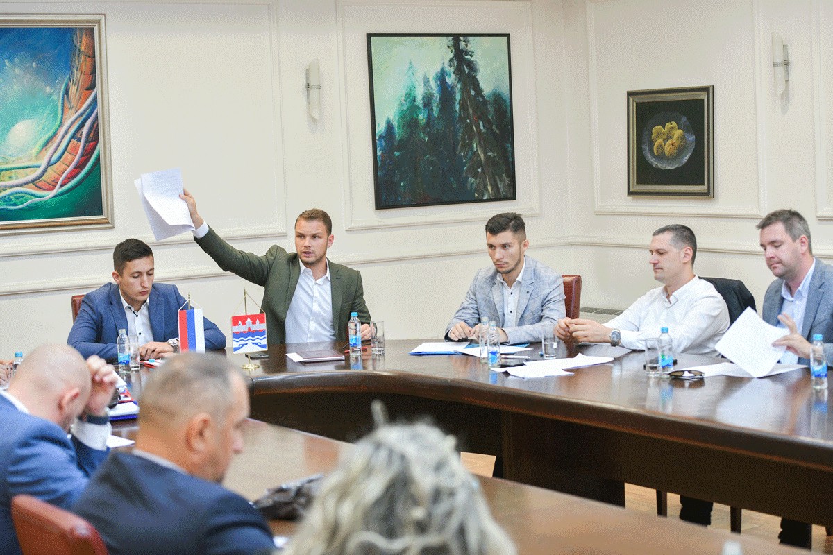 Stanivuković i Ilić:  Radnici vrtića štrajkom ucjenjuju grad