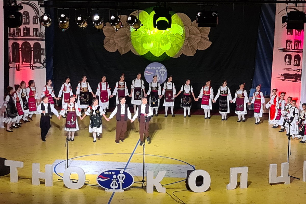 U Doboju počela smotra folklora "Zlatno kolce"