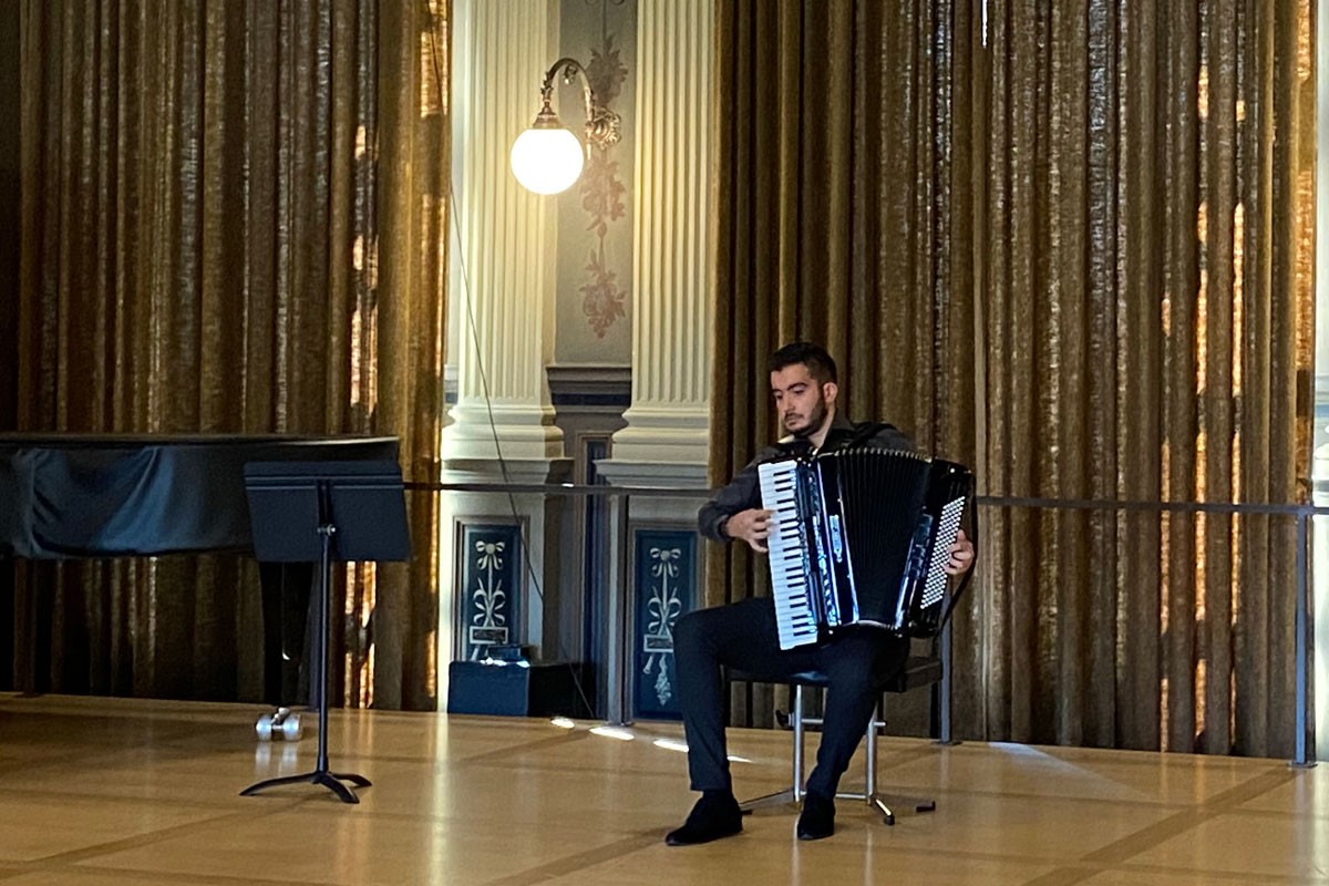 Radovan Ivanović za "Nezavisne": Talenat i ljubav preduslov za sviranje harmonike