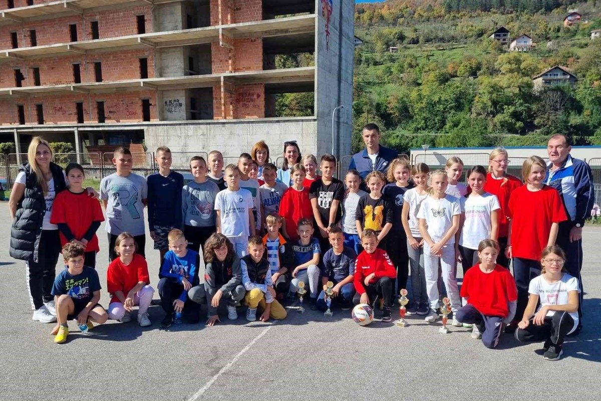 "Fudbal u škole": Poznati putnici na regionalno takmičenje iz Dervente i Foče