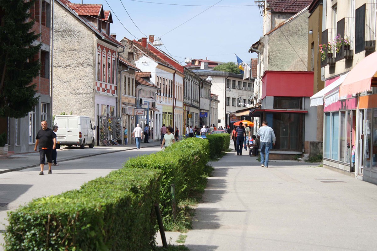 Auto parkiraju ispred policijske stanice da ga lopov ne odveze