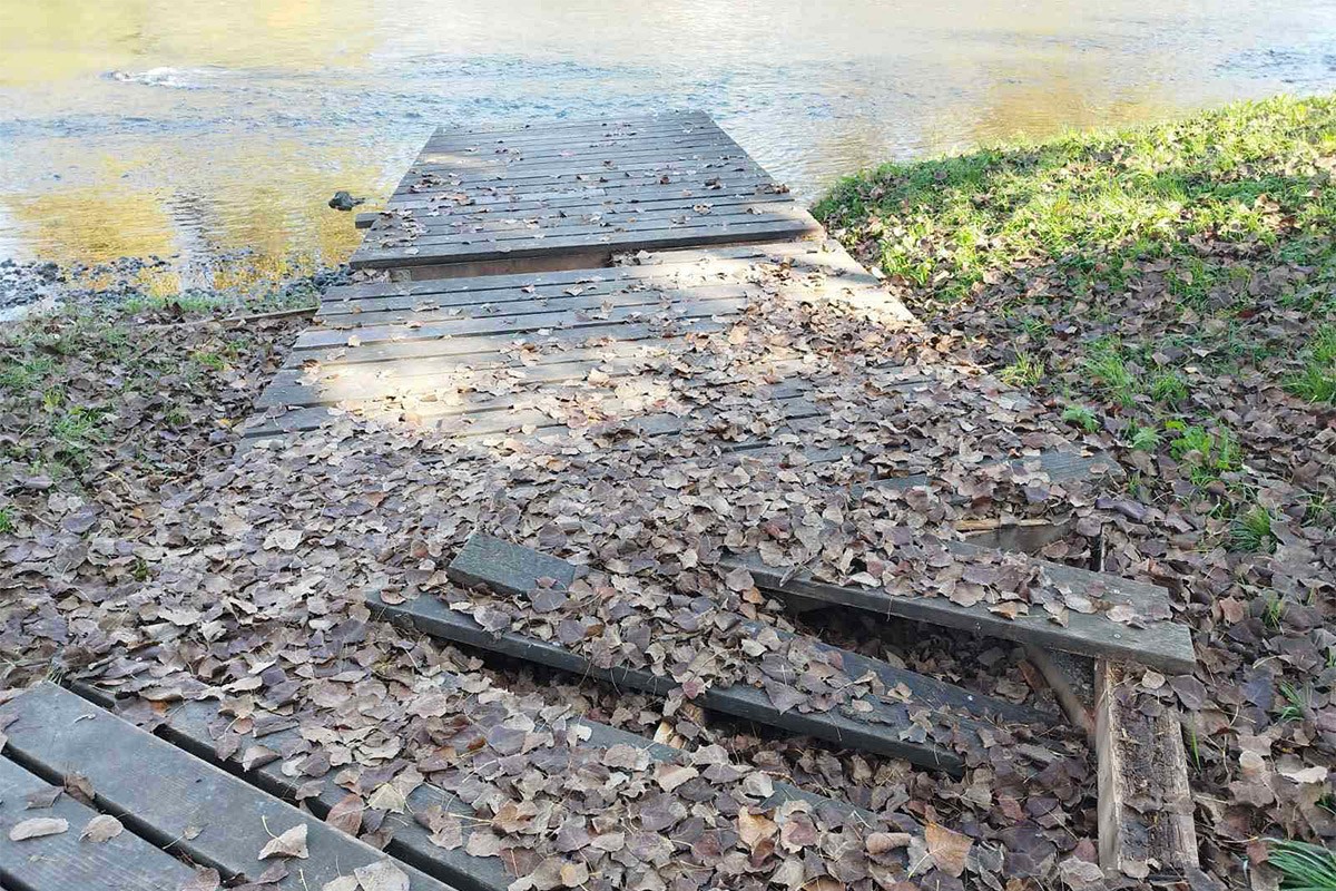Vandalizam u Banjaluci: Uništen drveni mol na Vrbasu