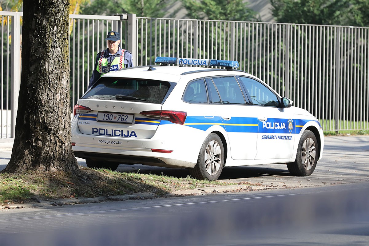 Velika policijska akcija: Pronađeno polje droge, 30 uhapšenih