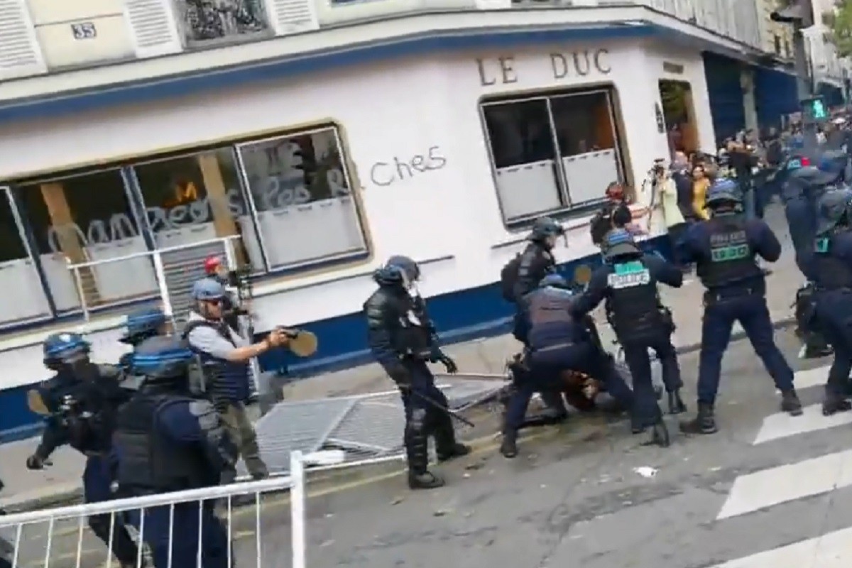 Policija se nasilno obračunala sa protestantima (VIDEO)