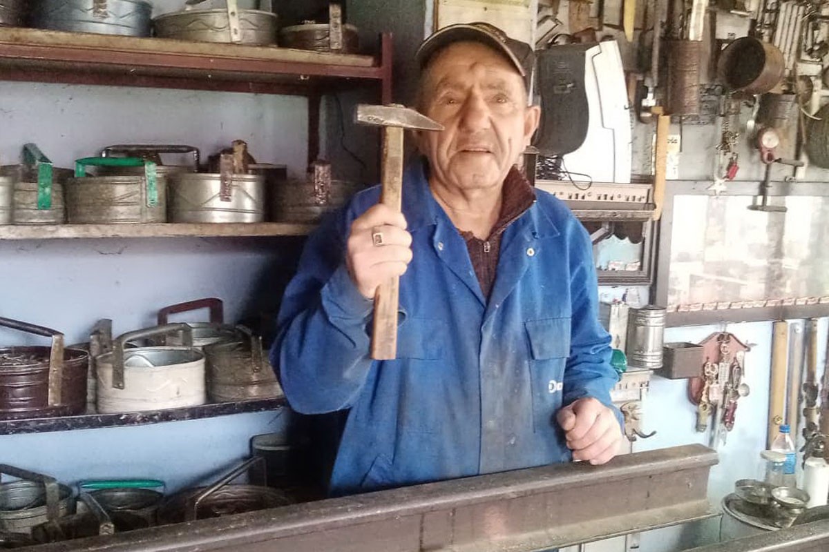 Hase ne zna čitati i pisati, ali je izvrstan limar