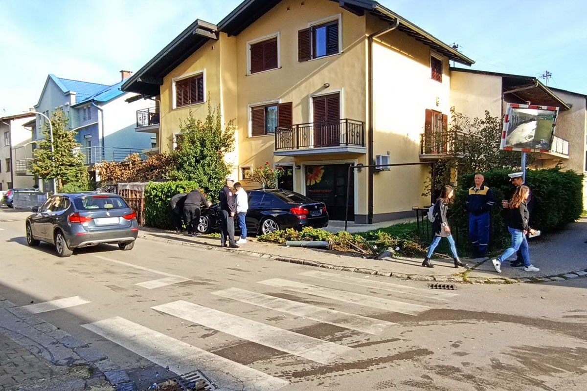 Crna raskrsnica u Banjaluci opasnost i za pješake i za vozače