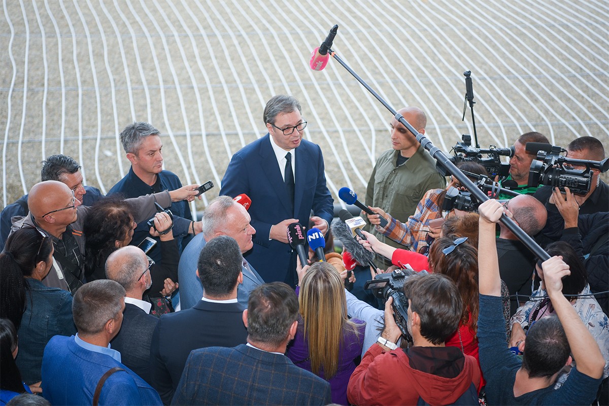 Vučić: Ni milimetar nismo bliži rešenju