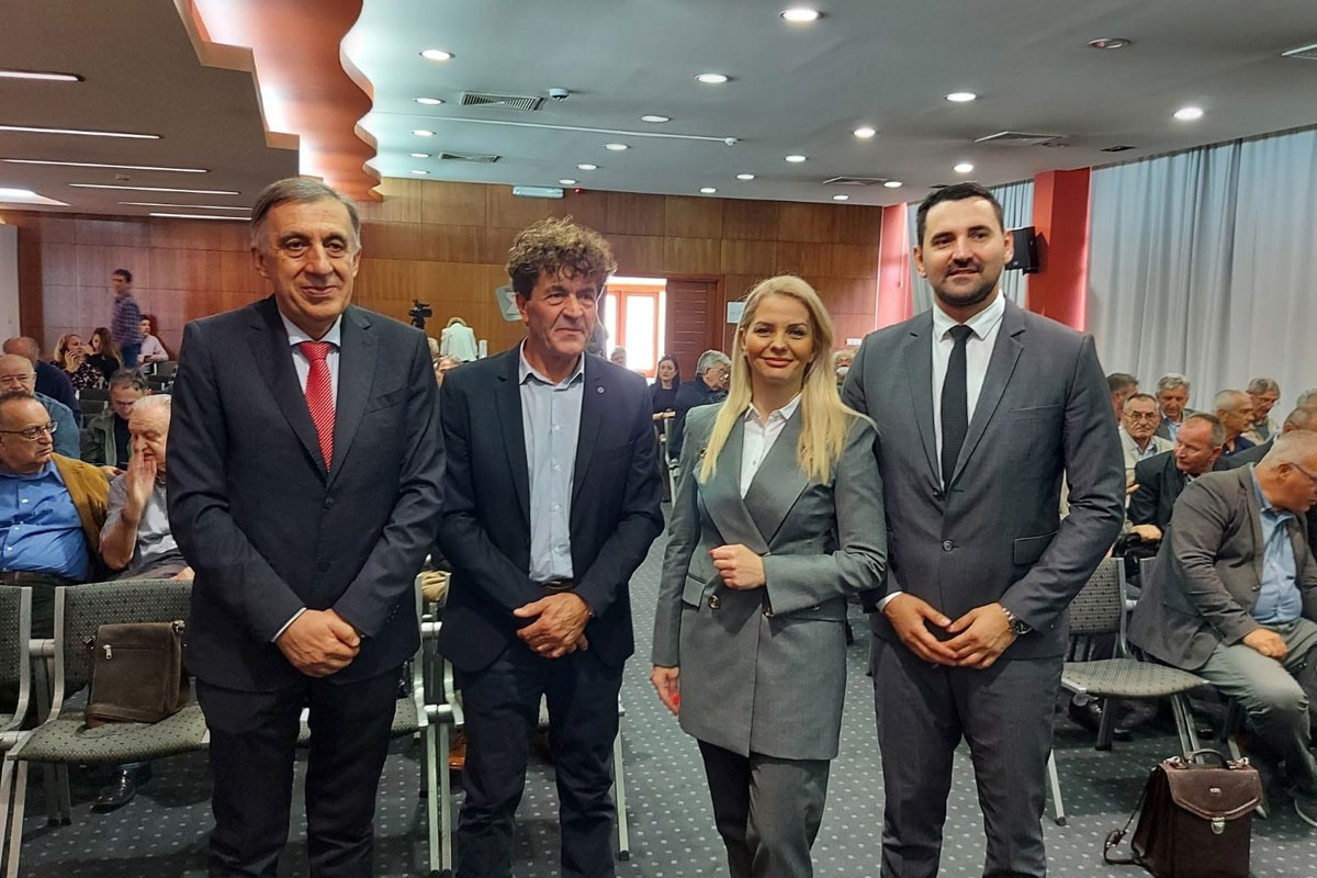 Trivićeva otvorila panel "Čitajmo zajedno - ćirilicom" na sajmu knjiga u Beogradu