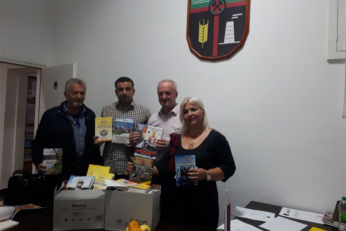 "Vihor" donirao knjige biblioteci u Stanarima
