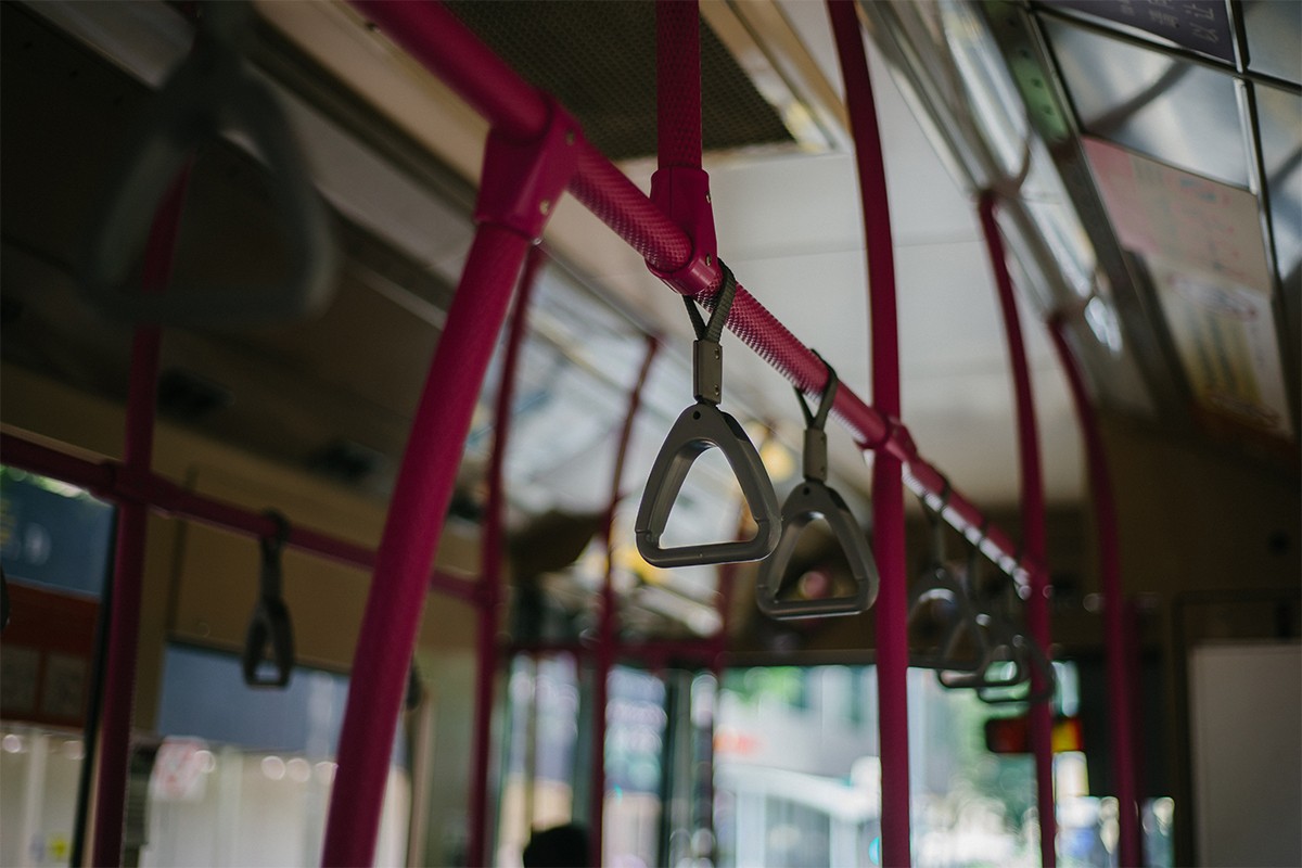 Kamenovan autobus sa Srbima, među putnicima bila i djeca