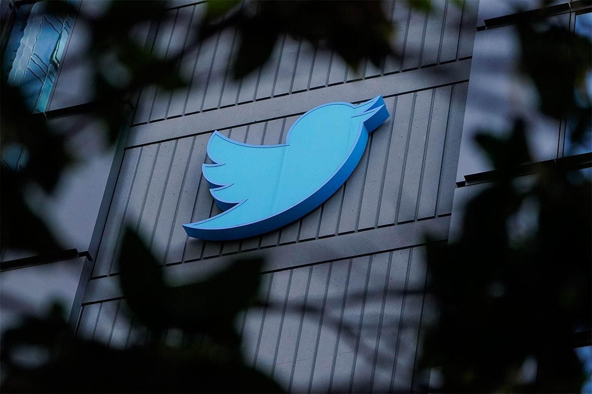 Prva poruka Maska poslije kupovine Twittera: "Ptica je oslobođena"