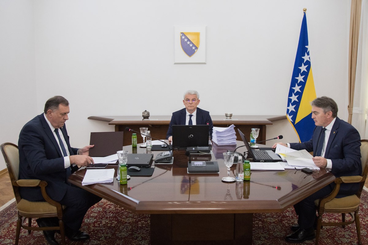 Džaferović i Komšić odbili Dodikov prijedlog da se odrede o Šmitu