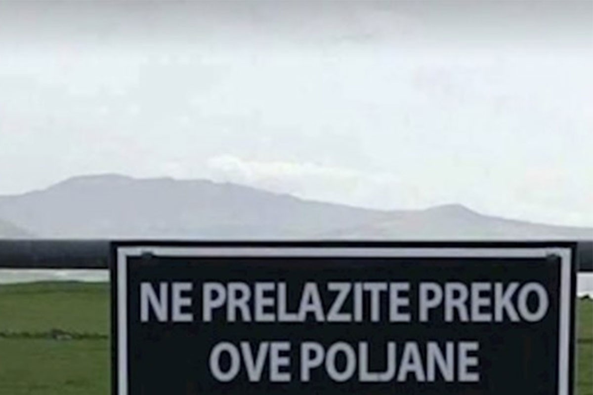 Nesvakidašnje upozorenje na ogradi, fotografija postala hit