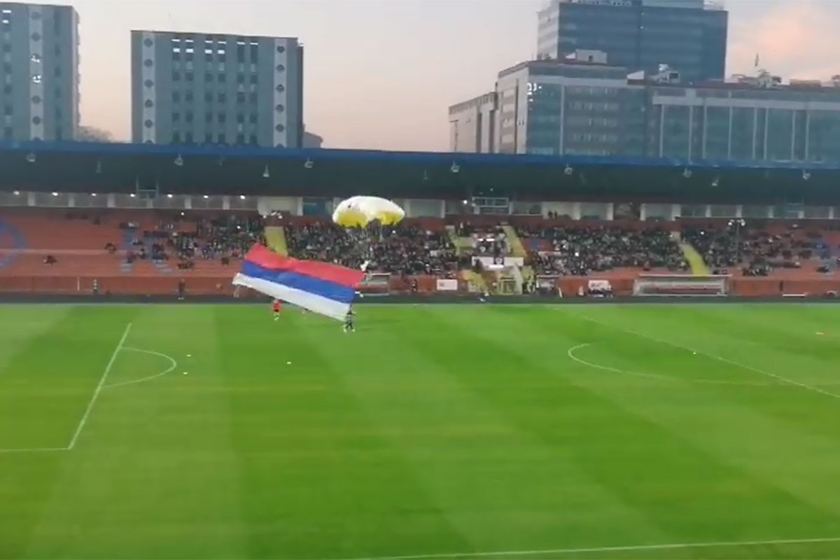 Padobranaci obilježili povratak Borca na Gradski stadion i 35 godina "Lešinara" (VIDEO)