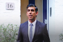 Sunak: Britanija gostuljubiva, ali mora da kontroliše granice