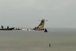 Avion se srušio u jezero Viktorija, spasioci na terenu (VIDEO)