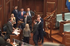 Srpski policajci razdužuju opremu, poslanici Srpske liste vratili ...