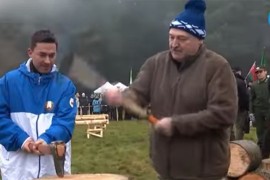 Lukašenko cijepao drva i nudio pomoć Evropi: "Teška su vremena" ...