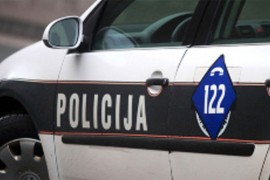 Prevrnuo se automobil, mladić povrijeđen