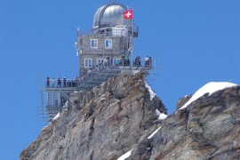Zagonetna građevina na nevjerovatno strmoj litici: Šta se nalazi na ...