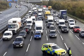 Protestanti blokiraju auto-put već drugi dan (VIDEO)