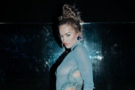 Rita Ora u haljini bez grudnjaka oduševila na MTV događaju (FOTO)