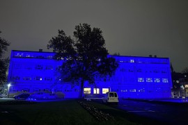Zgrada GU Prijedor osvijetljena plavom bojom