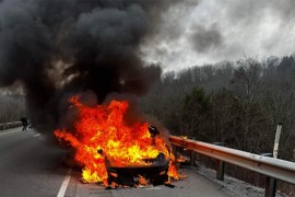 Potrošili šest cisterni vode da ugase požar na Tesli