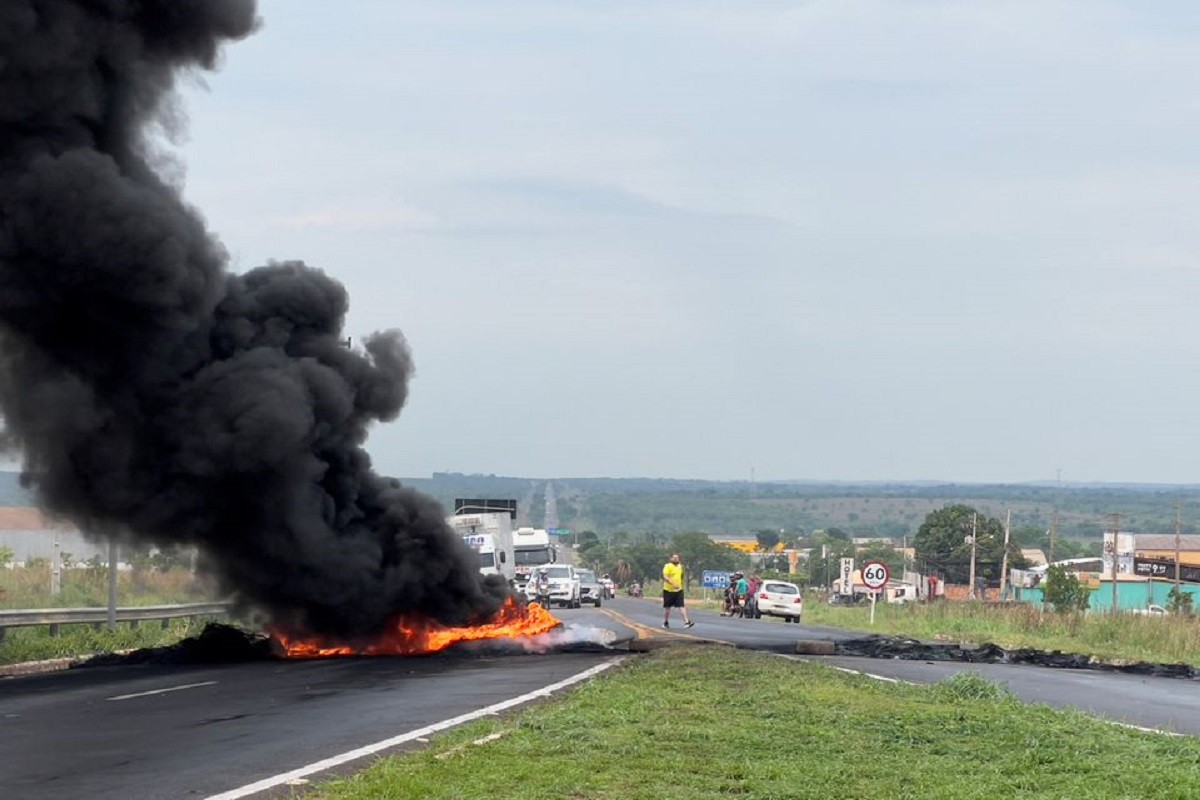 Kamiondžije blokiraju ceste zbog rezultata na izborima (VIDEO)