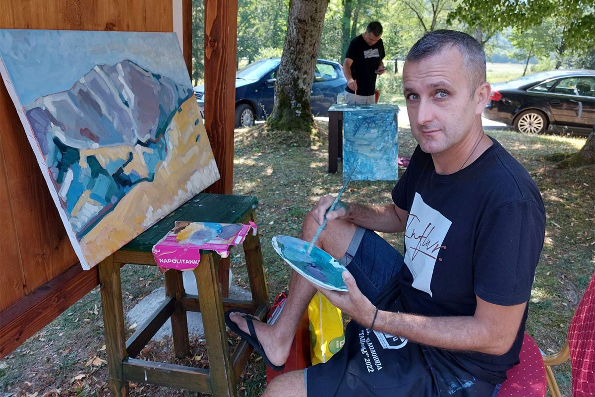 Slikar koji deceniju i po izrađuje vesele trebinjske suvenire