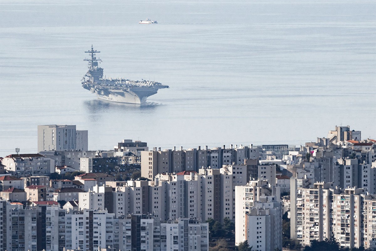 Najveći američki nosač aviona na nuklearni pogon uplovio u Split (FOTO/VIDEO)