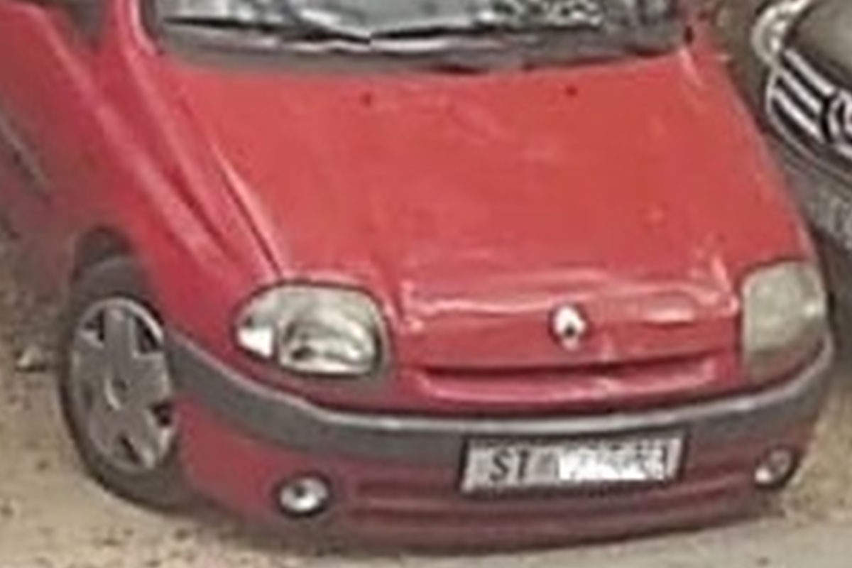 Snalažljivost vozača: Pogledajte kako je parkirao (FOTO)