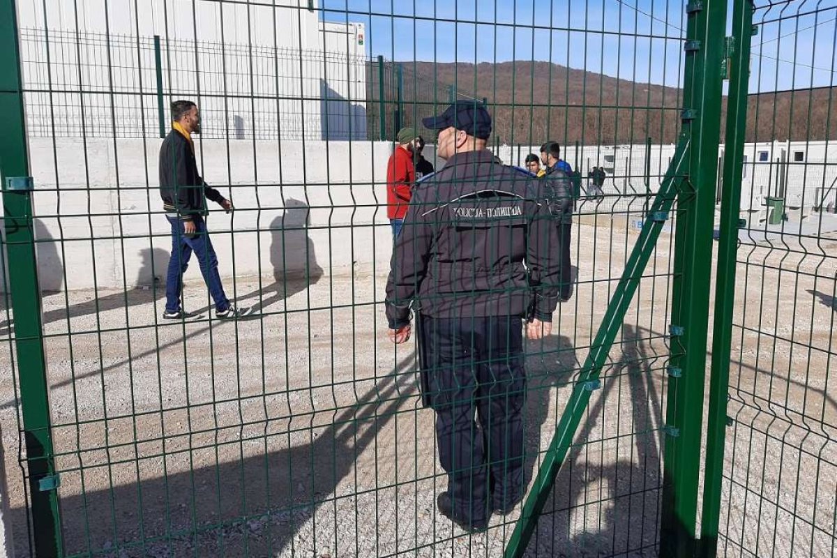 Ujić: U prihvatnim centrima u BiH 3.000 migranata