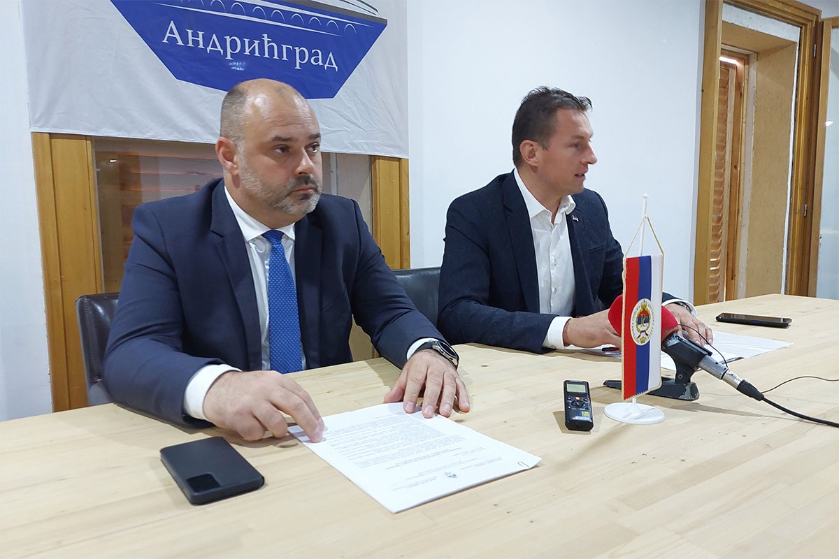 RIK: Opozov nije uspio, Đurević ostaje načelnik Višegrada