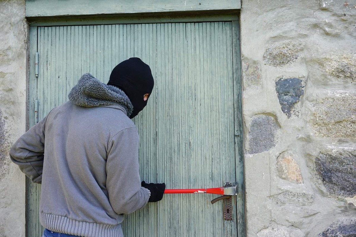 Osumnjičeni za provalu u kuću i lokal i krađu 12.000 KM